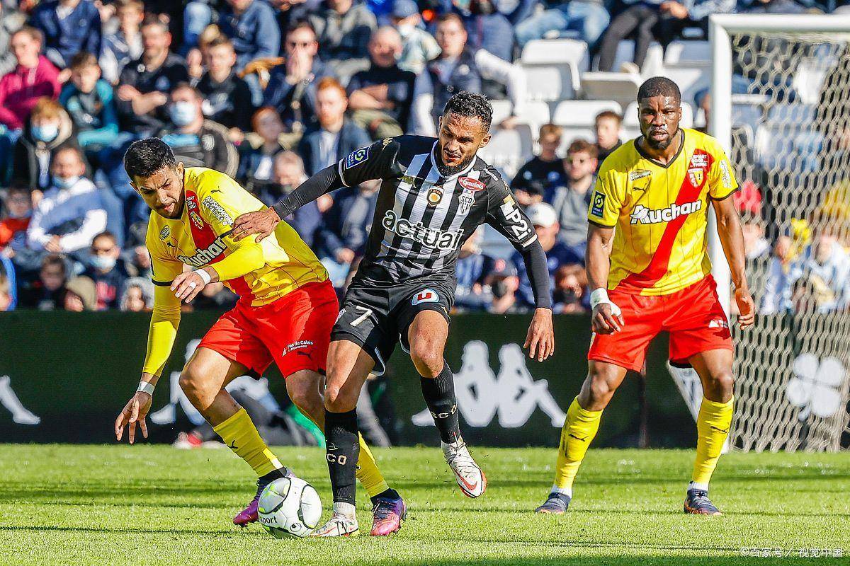 里程碑夜！比利亚雷亚尔主帅复盘，意大利杯国际比赛日刷纪录，气氛紧张，更衣室氛围转暖的简单介绍-竞技宝网址